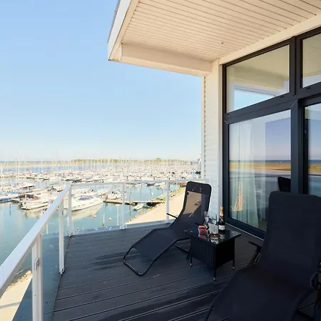 Penthouse Kiek Ut Marina Apartman *